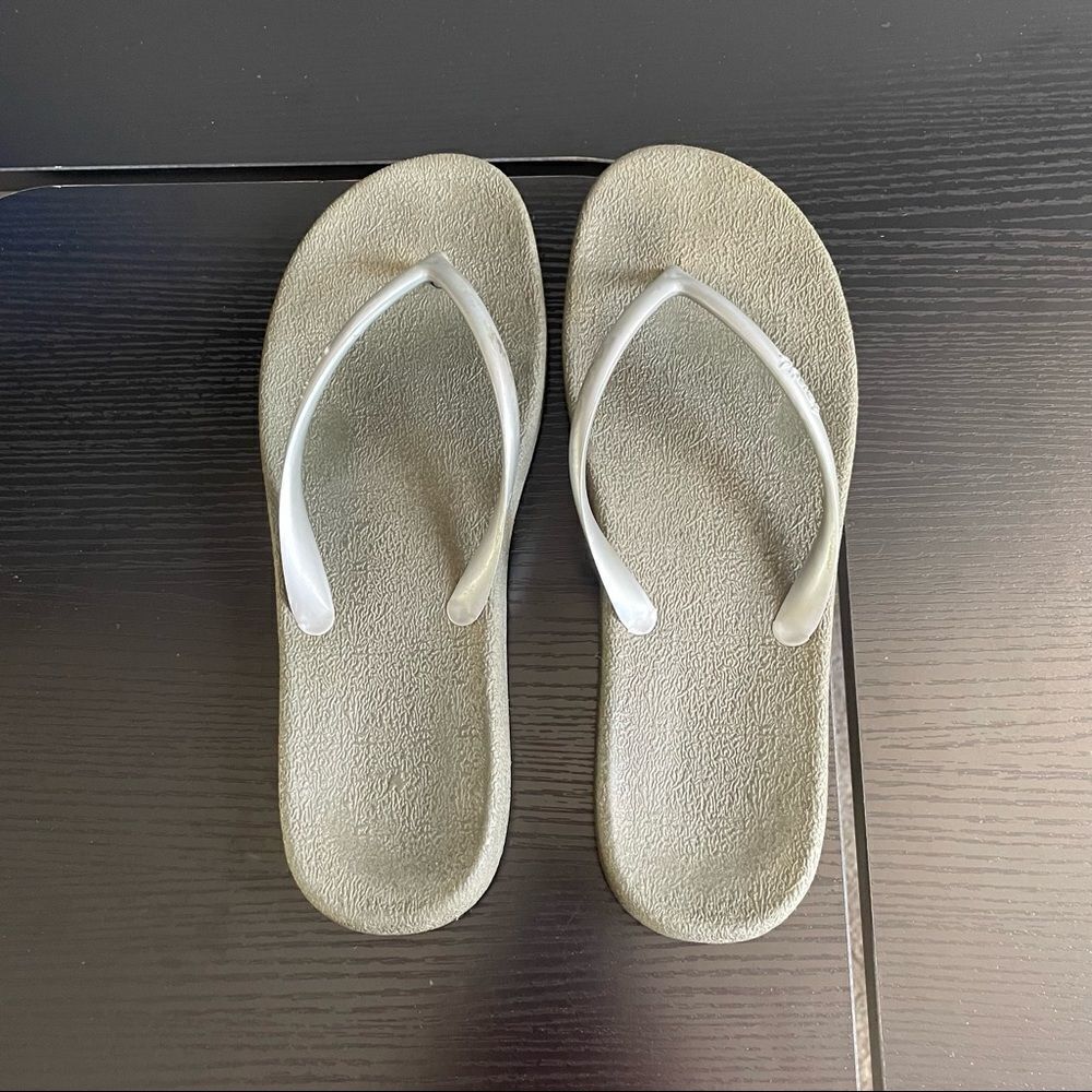 Sanuk Gray & Silver Thong Flip Flops, 10